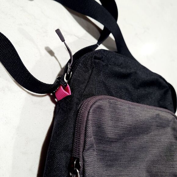 Nike Tech Slate 3 Pocket Zippered Crossbody/Shoulder Strap 9" Bag Unisex NWOT - Picture 8 of 12